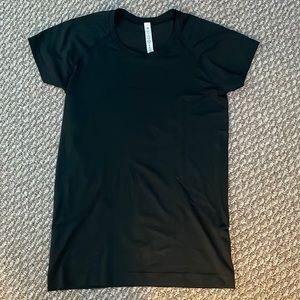 black lululemon swiftly tech